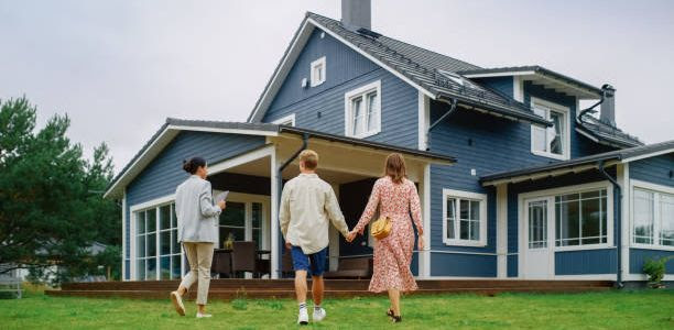 Family in front of a home with a Jumbo Mortgages. 